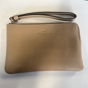 ✨Coach Wallet Beige!✨